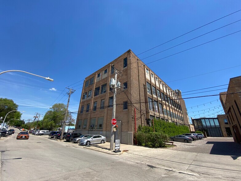 3065 N Rockwell St, Chicago, IL à vendre - Photo de l’immeuble – Image 3 sur 10