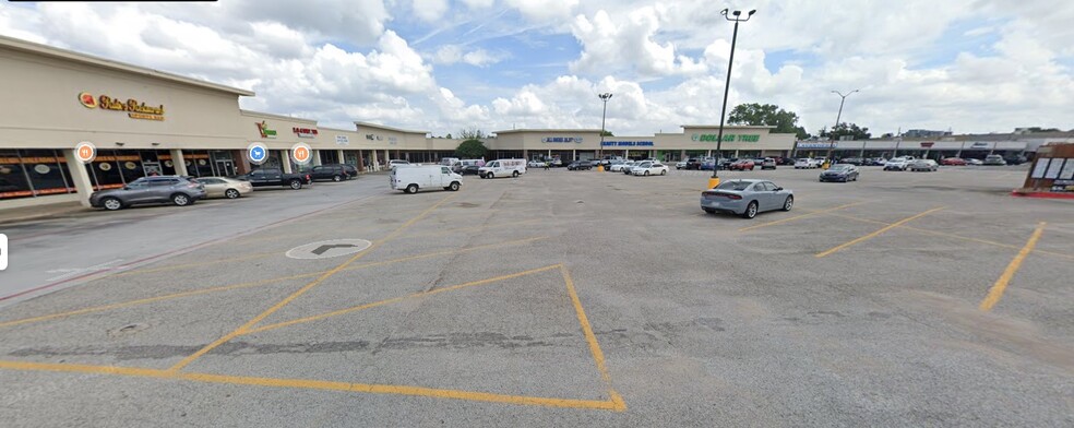 939 W Pioneer Pky, Arlington, TX à louer - Photo de l’immeuble – Image 3 sur 5