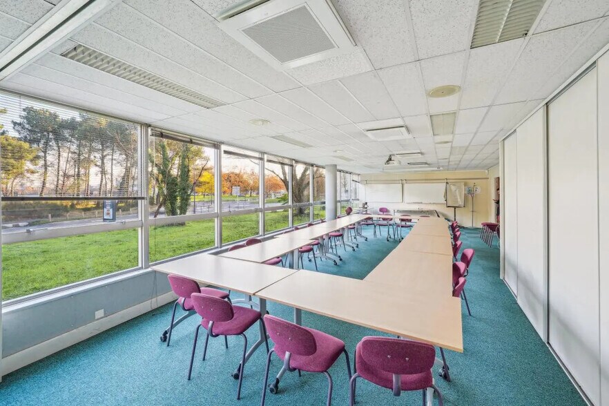 Local d’activités dans Bruges à louer - Photo de l’immeuble – Image 3 sur 23