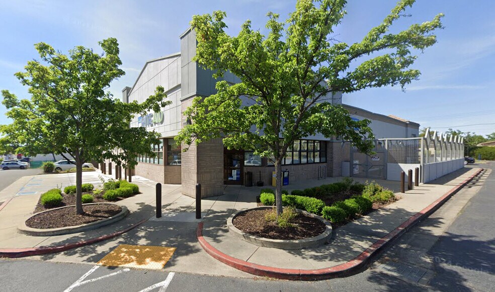 526 E Bidwell St, Folsom, CA à louer - Photo de l’immeuble – Image 2 sur 6
