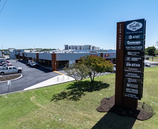 Plus de détails pour 1104 Thorpe Ln, San Marcos, TX - Local commercial à louer