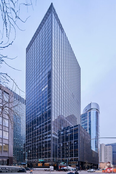605 Third Ave, New York, NY à louer - Photo de l’immeuble – Image 1 sur 11