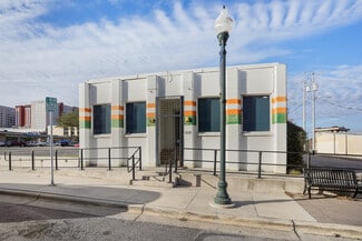 Plus de détails pour 313 E Hutchison St, San Marcos, TX - Local commercial à vendre