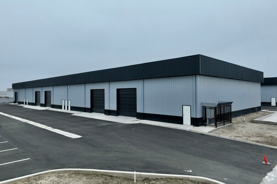 704 Industrial Ave, Tulare, CA à louer - Photo principale – Image 1 sur 2