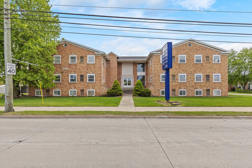 2180 44th St SE, Kentwood, MI à vendre - Photo principale – Image 1 sur 10