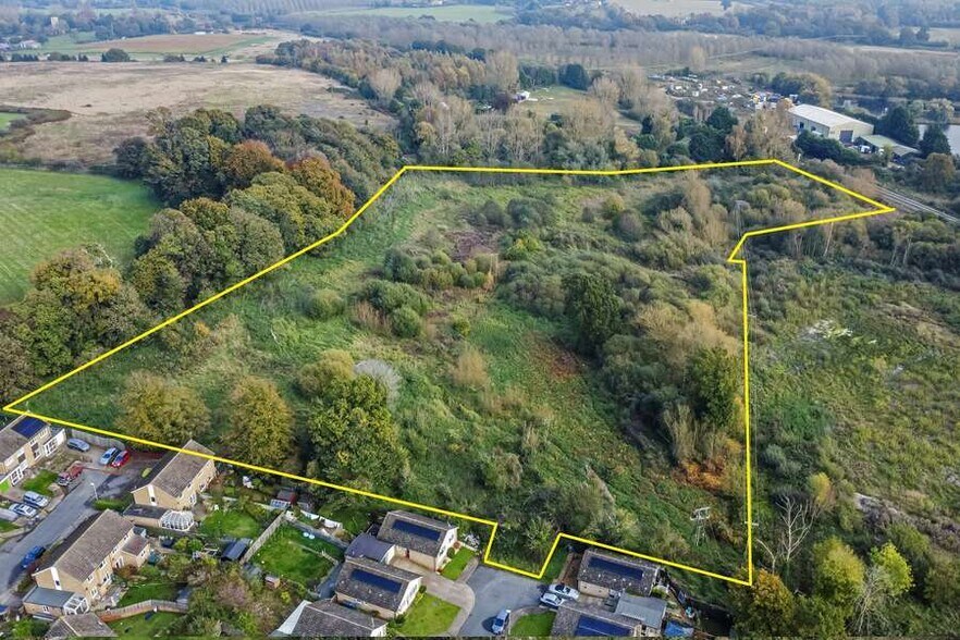 St. Andrews Pl, Woodbridge à vendre - Photo de l’immeuble – Image 3 sur 3