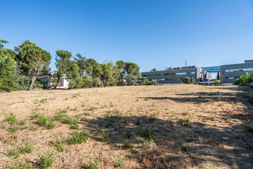 Terrain dans Madrid, Madrid à vendre - Photo de l’immeuble – Image 3 sur 12