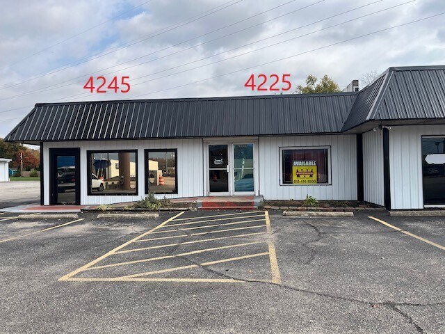 4219-4225 N First Ave, Evansville, IN à louer Photo de l’immeuble– Image 1 sur 2