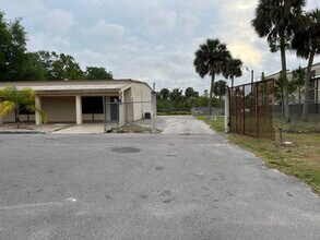 4841 Buckingham Rd, Fort Myers, FL à louer Photo intérieure– Image 1 sur 7