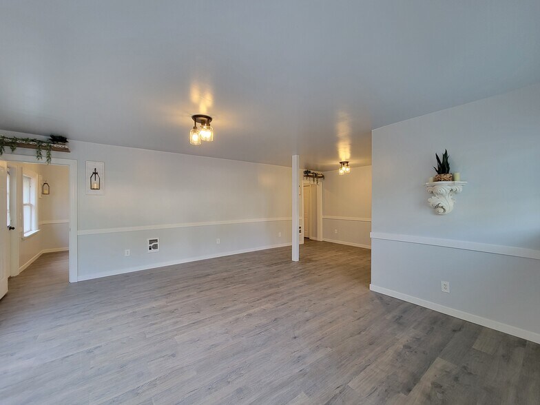 311 NW Kerron Ave, Winlock, WA à louer - Photo de l’immeuble – Image 2 sur 13