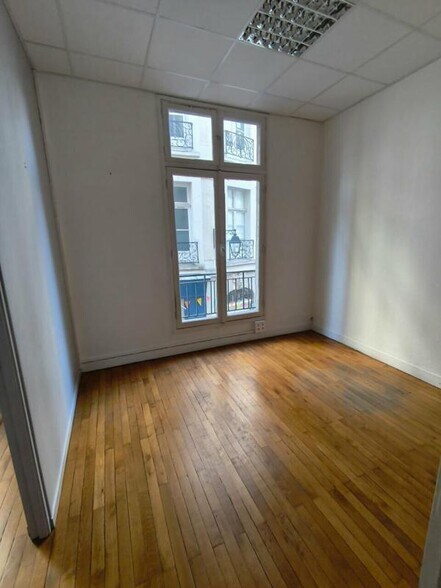 Rue D'Orleans, Nantes à louer - Photo de l’immeuble – Image 3 sur 6