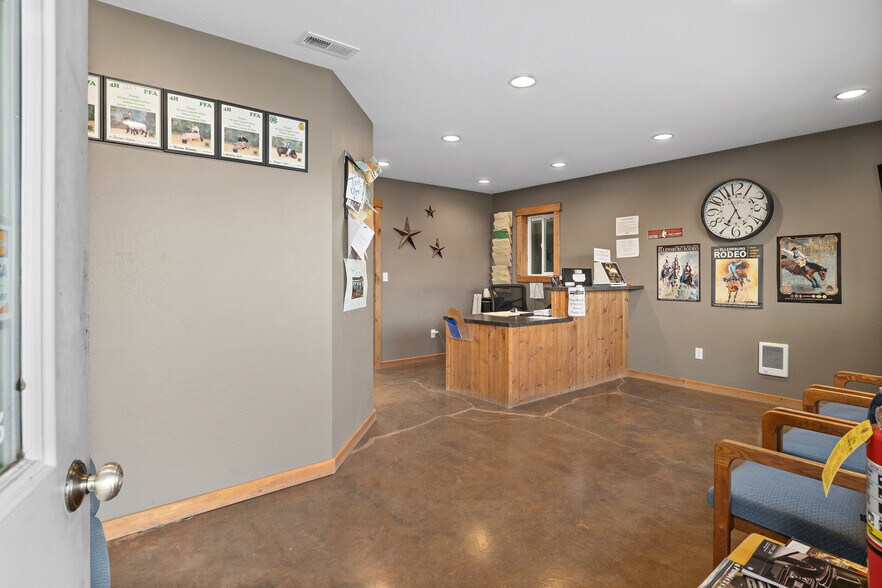 303 N Wenas St, Ellensburg, WA à vendre - Hall d’entrée – Image 2 sur 23