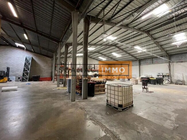 Plus de détails pour Bureau, Industriel/Logistique à louer