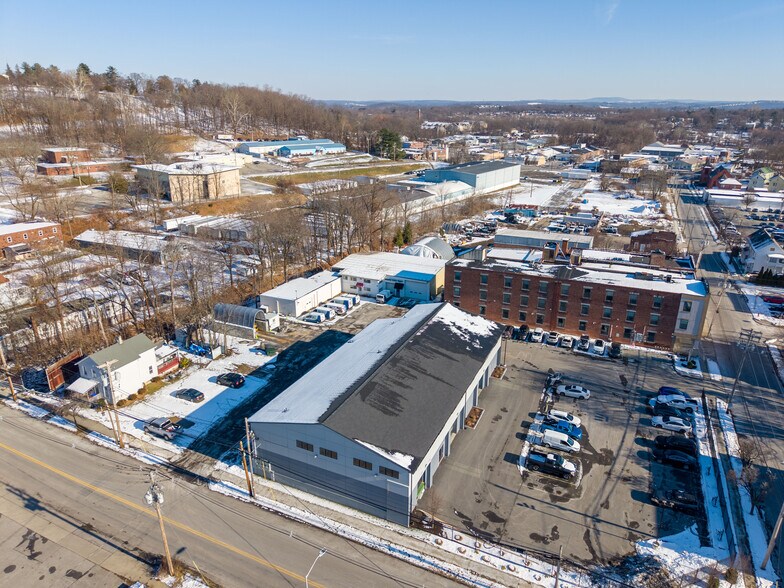 97 N Clinton St, Poughkeepsie, NY à vendre - Photo de l’immeuble – Image 3 sur 14