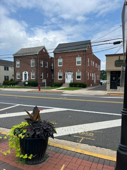 111 E Main St, Maple Shade, NJ à louer - Photo de l’immeuble – Image 2 sur 4