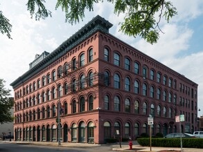 514 Fulton St, Troy, NY à louer Photo de l’immeuble– Image 2 sur 5