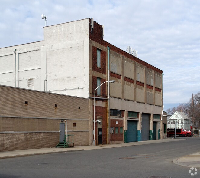 838 Main Ave, Passaic, NJ à louer - Photo de l’immeuble – Image 3 sur 10