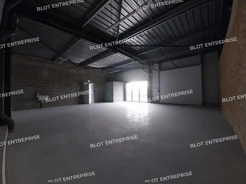 Local d’activités dans Séné à louer - Photo de l’immeuble – Image 1 sur 6