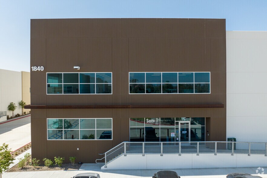 1840 Mountain Ave, Norco, CA à louer - Photo de l’immeuble – Image 2 sur 5