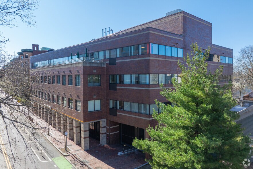 1030 Massachusetts Ave, Cambridge, MA à louer - Photo de l’immeuble – Image 2 sur 5