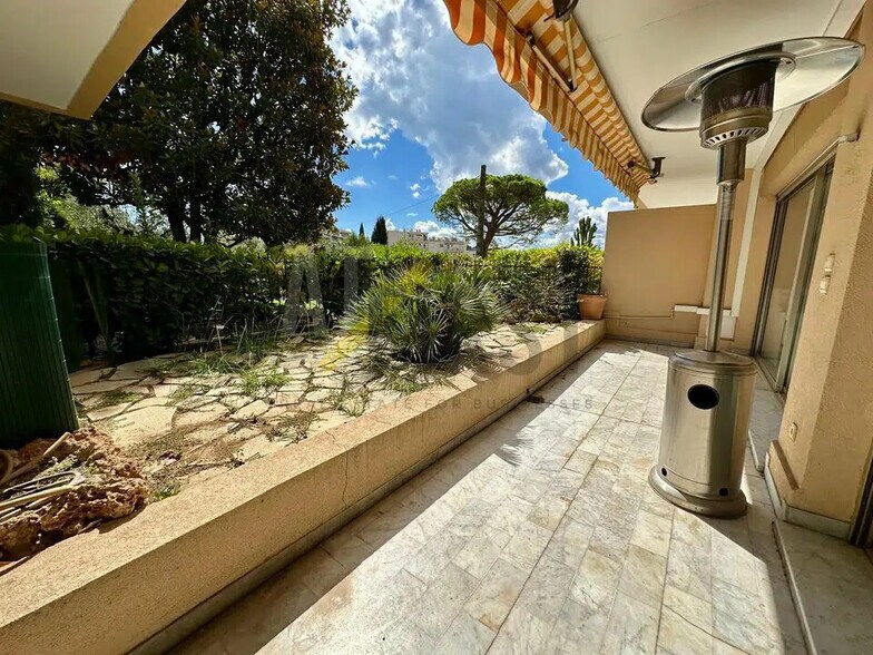 Bureau dans Le Cannet à vendre - Photo de l’immeuble – Image 1 sur 12