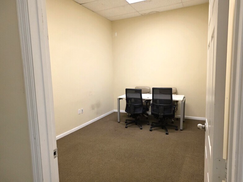 601 N Congress Ave, Delray Beach, FL à louer - Photo de l’immeuble – Image 3 sur 21