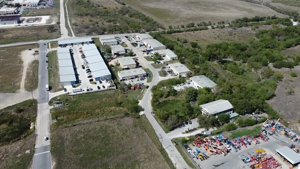 2457 Interstate Park Dr, Buda, TX à louer - Vidéo sur l’annonce professionnelle – Image 2 sur 14