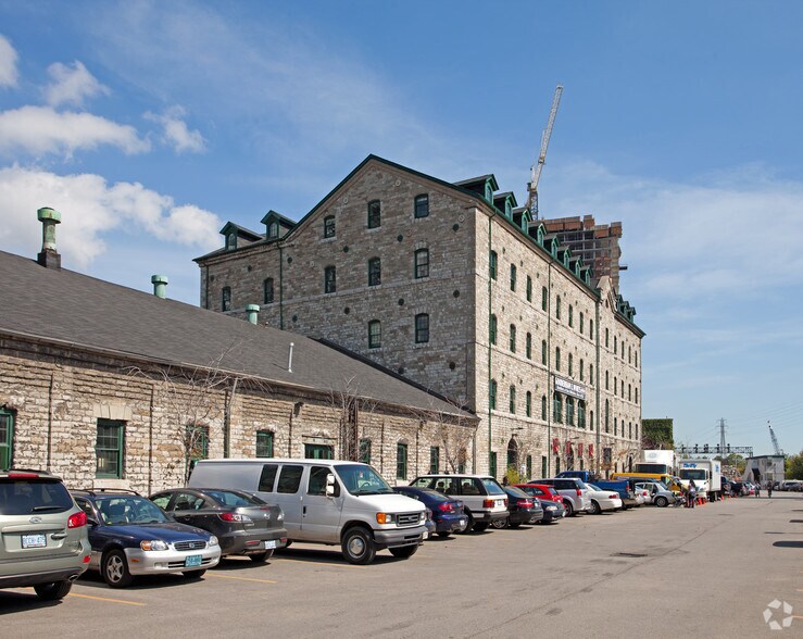 28-36 Distillery Ln, Toronto, ON à louer - Photo de l’immeuble – Image 3 sur 6