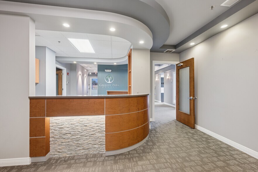 2300 Lehigh Ave, Glenview, IL à louer - Photo intérieure – Image 3 sur 30