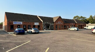 Plus de détails pour 16190-16236 E 13 Mile Rd, Roseville, MI - Bureau/Local commercial à louer