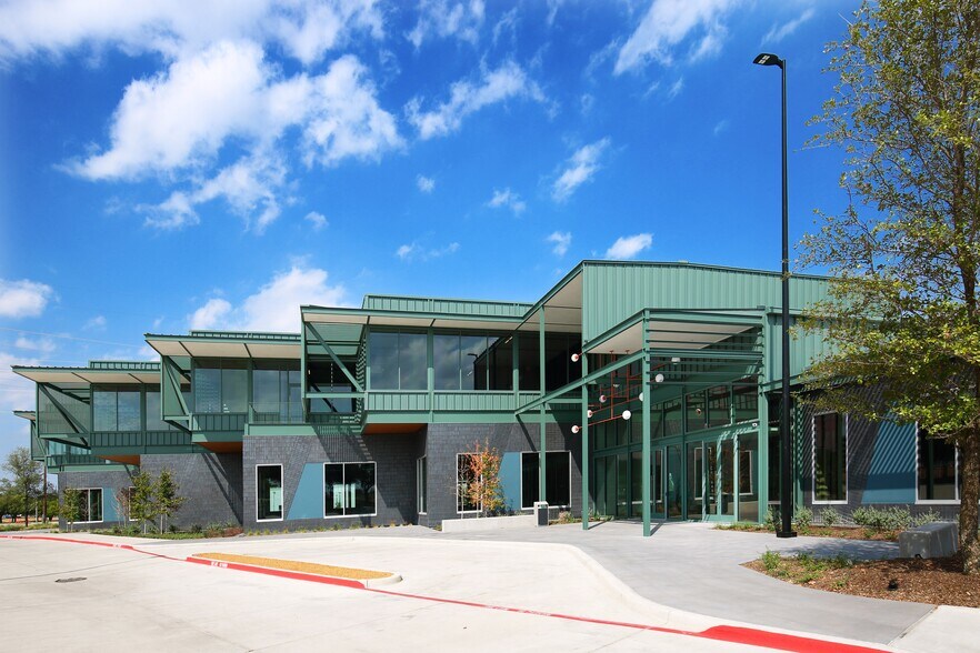 6200 K Ave, Plano, TX à louer - Photo de l’immeuble – Image 2 sur 12