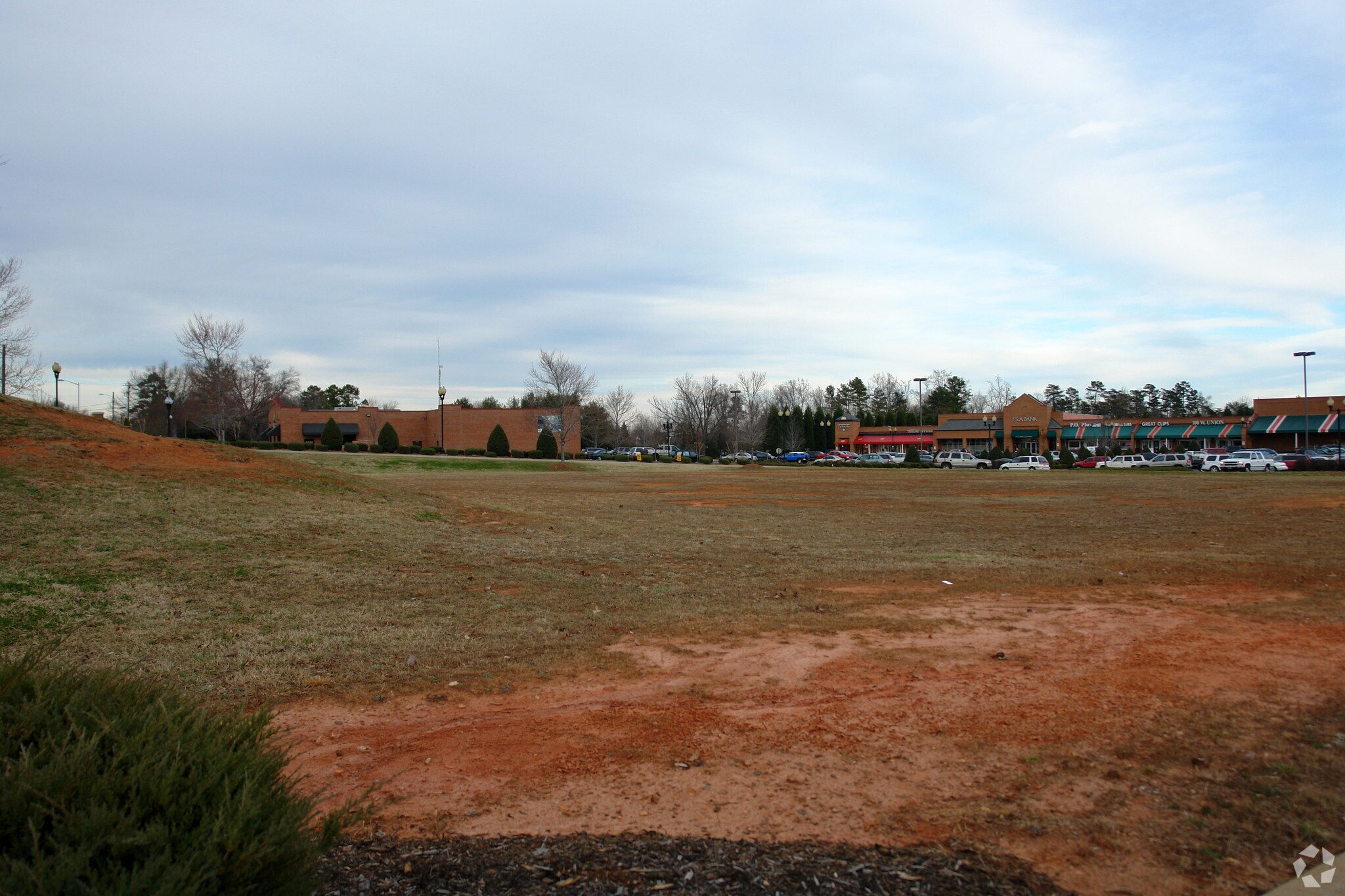 3012 N Center St, Hickory, NC à louer Photo principale– Image 1 sur 2