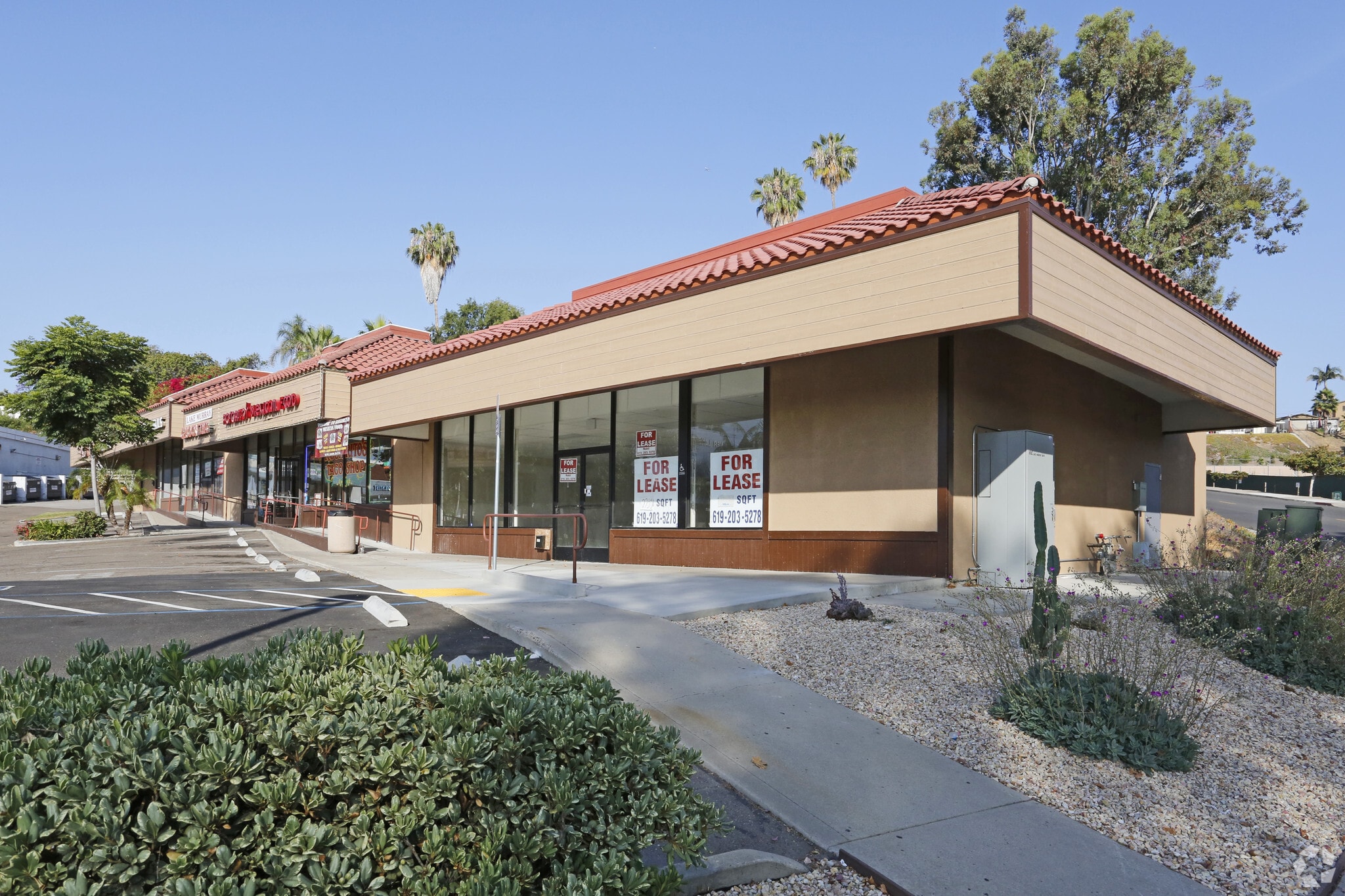 6062 Lake Murray Blvd, La Mesa, CA à louer Photo principale– Image 1 sur 10