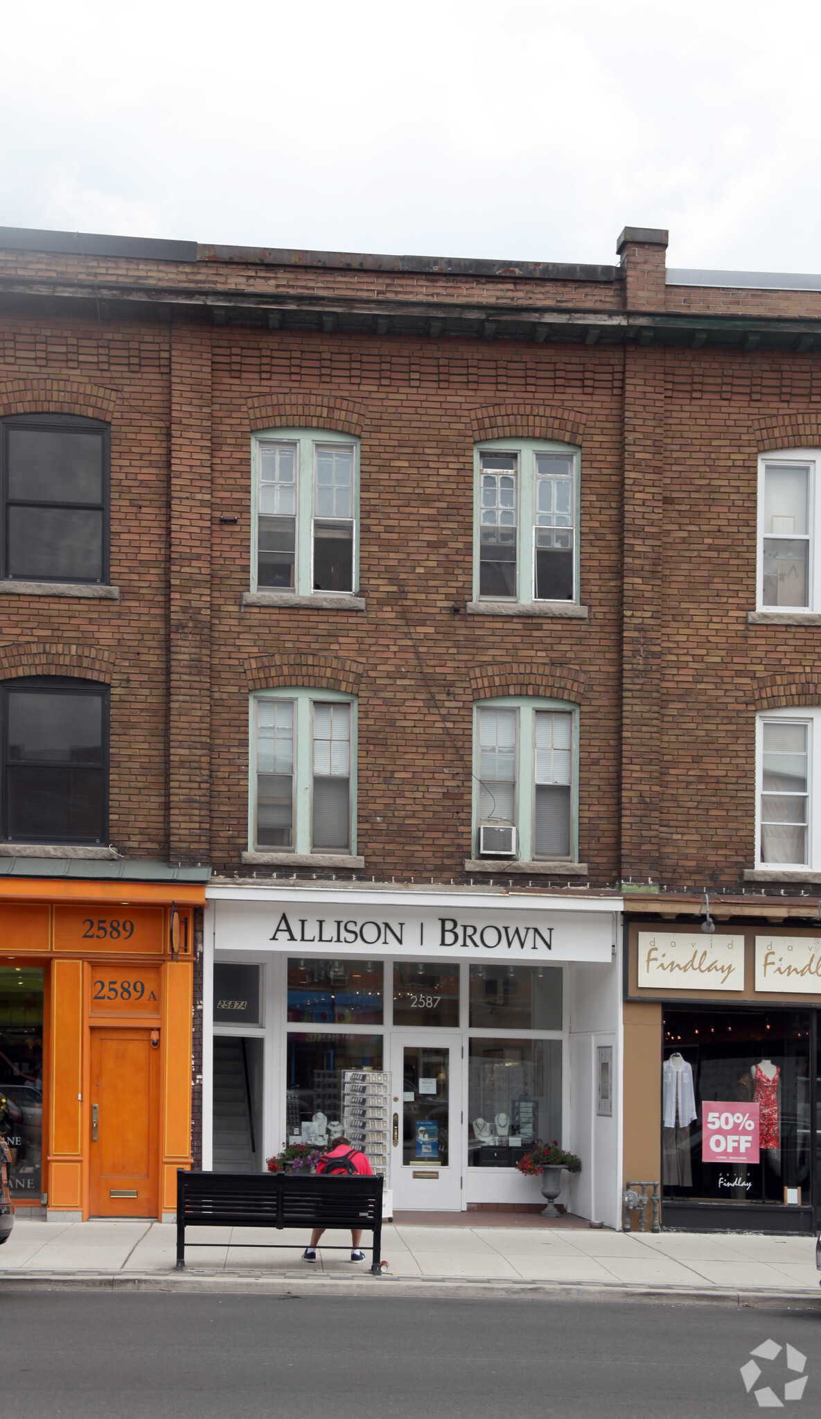 2587 Yonge St, Toronto, ON à louer Photo principale– Image 1 sur 8