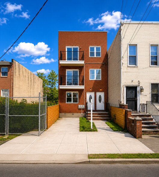1116 Blake ave, Brooklyn, NY à vendre - Photo de l’immeuble – Image 1 sur 9