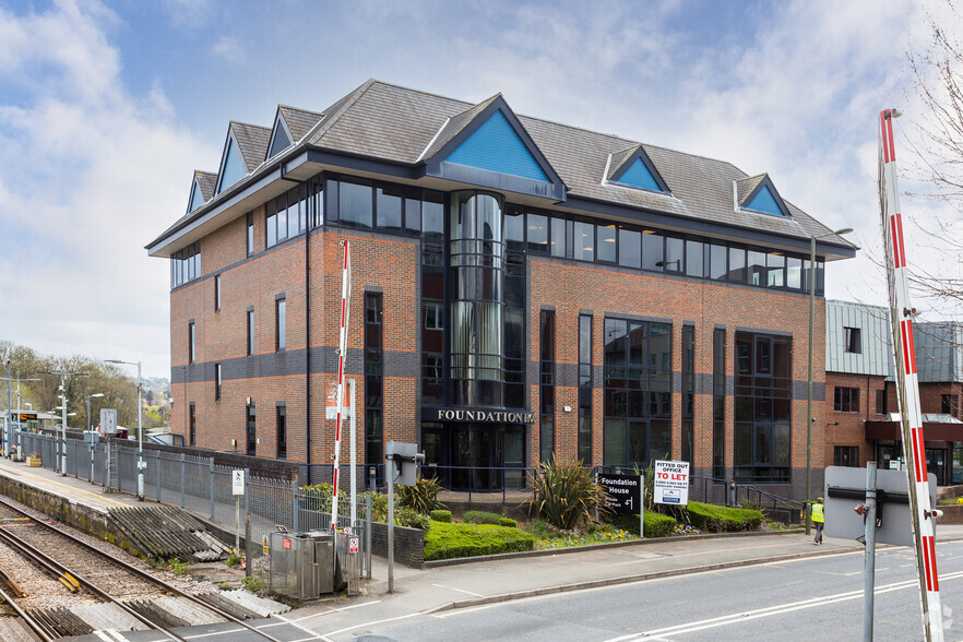 42-48 London Rd, Reigate à louer - Photo de l’immeuble – Image 2 sur 3