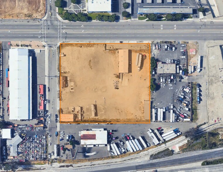 261 W Valley Blvd, Rialto, CA à louer - Photo de l’immeuble – Image 1 sur 6