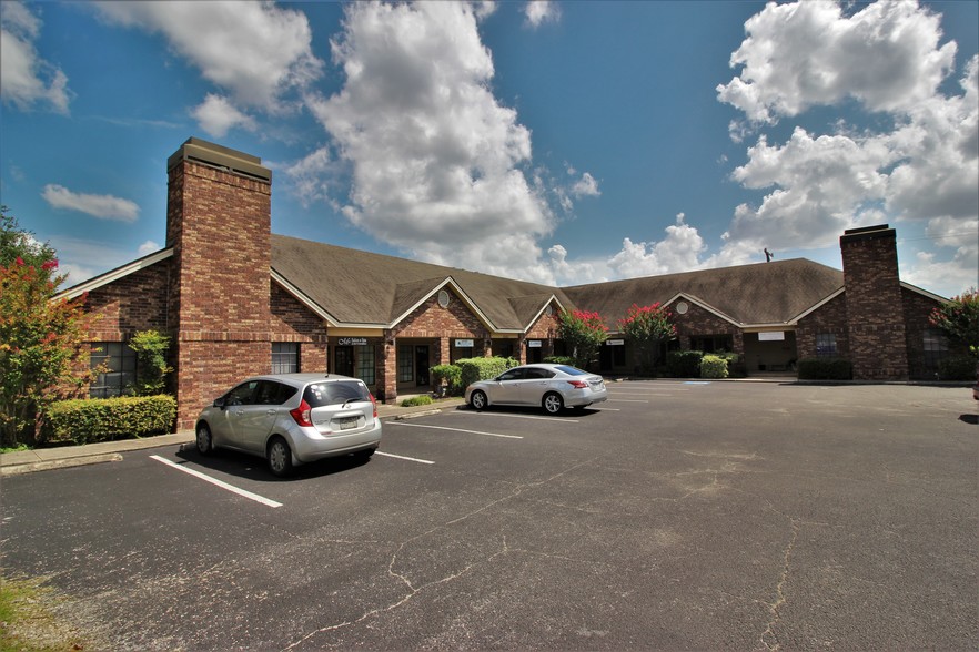 15102 Jones Maltsberger Rd, San Antonio, TX à louer - Photo de l’immeuble – Image 1 sur 9