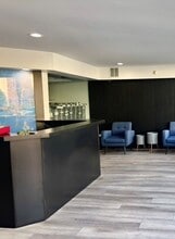825 S Barrington Ave, Los Angeles, CA à vendre Photo intérieure– Image 2 sur 3