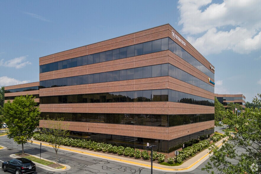 10306 Eaton Pl, Fairfax, VA à louer - Photo de l’immeuble – Image 2 sur 14