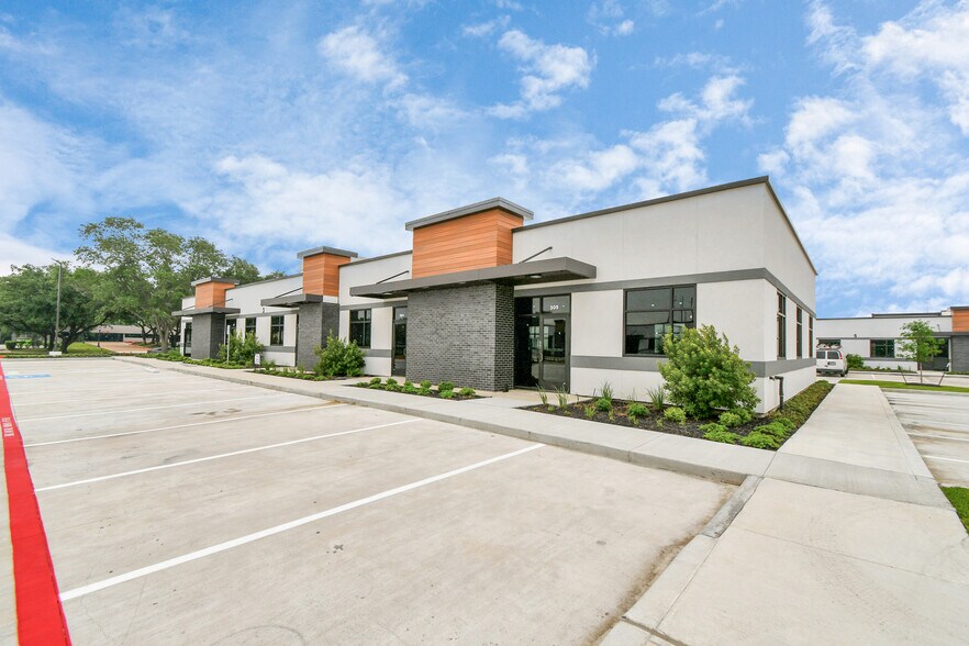 4807 Sugar Grove Blvd, Stafford, TX à louer - Photo de l’immeuble – Image 2 sur 73