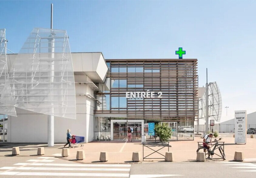 Local commercial dans Pacé à louer - Photo de l’immeuble – Image 1 sur 1