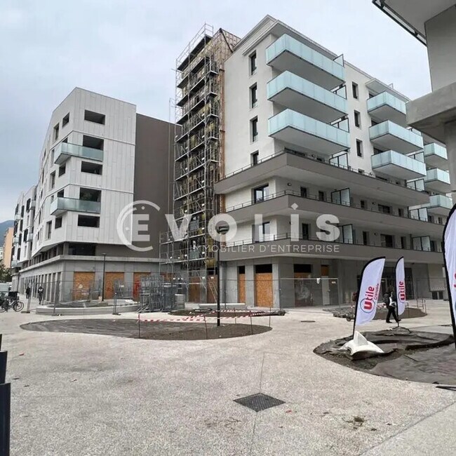 Plus de détails pour Local commercial à louer