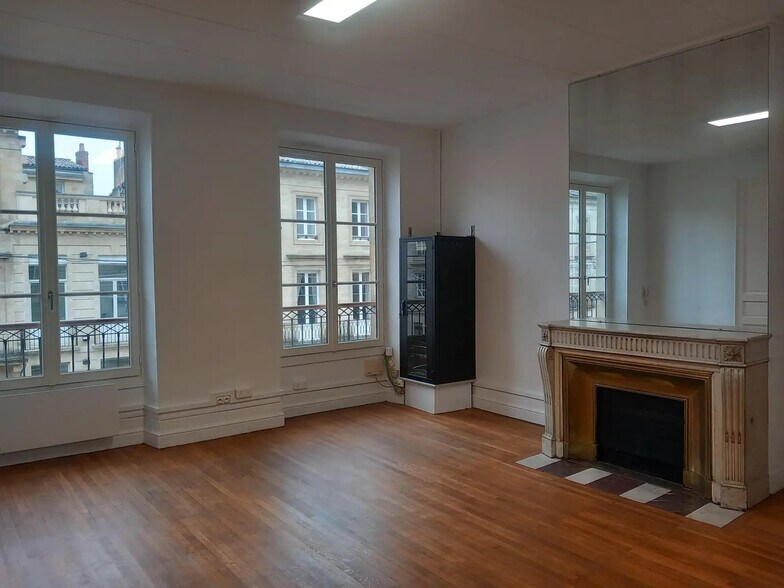 Bureau dans Bordeaux à louer - Photo de l’immeuble – Image 2 sur 8