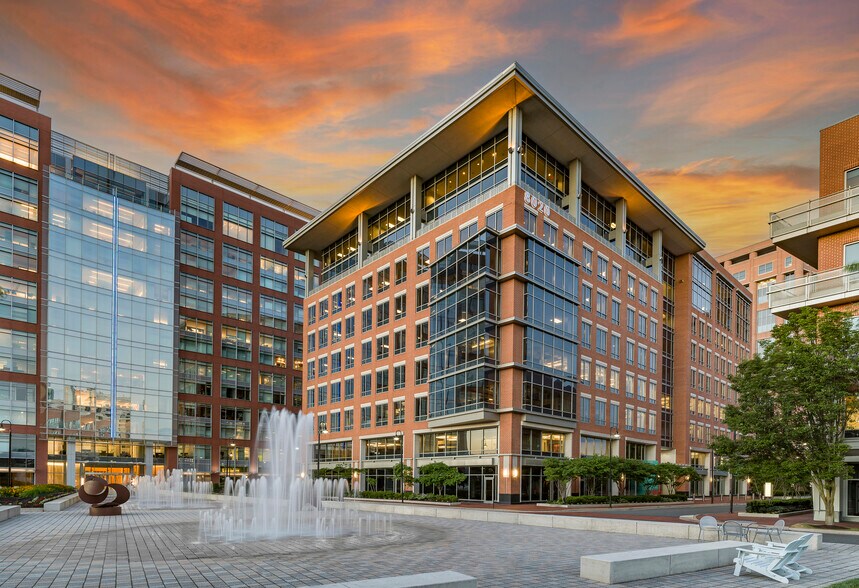 8020 Towers Crescent Dr, Vienna, VA à louer - Photo de l’immeuble – Image 1 sur 20