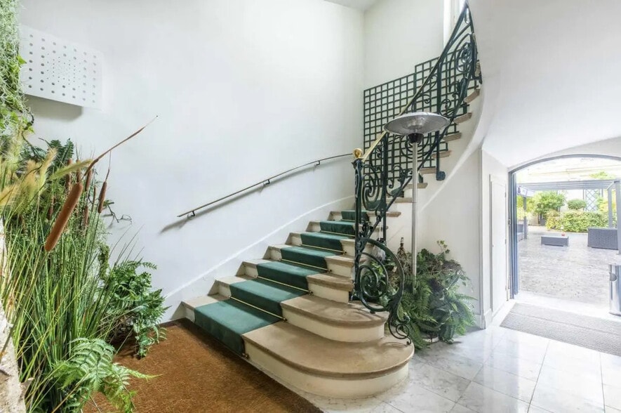 22 Rue D'Aumale, Paris à louer - Photo de l’immeuble – Image 3 sur 10
