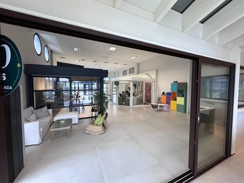 Local commercial dans Thoiry à vendre - Photo de l’immeuble – Image 2 sur 5