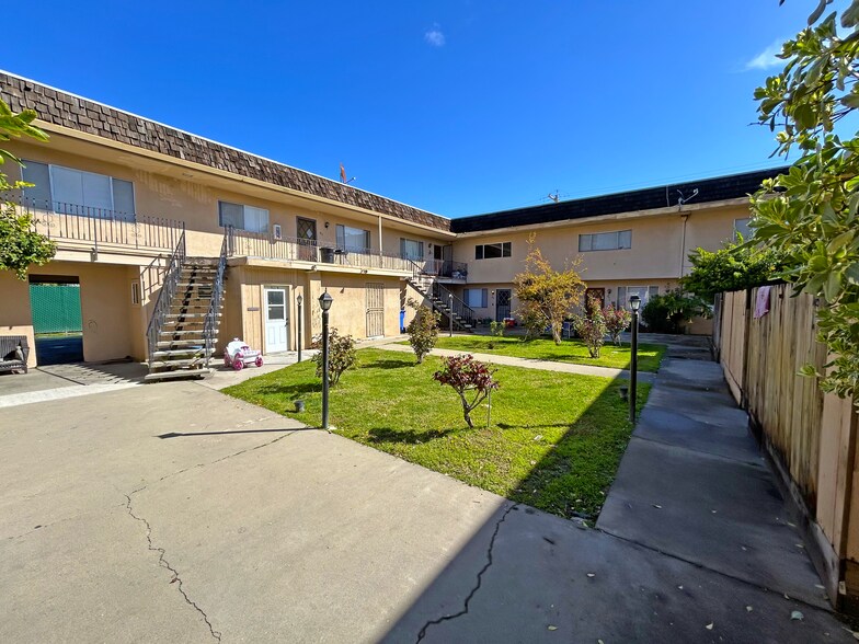 961 Wakefield Rd, Turlock, CA à vendre - Photo de l’immeuble – Image 3 sur 7