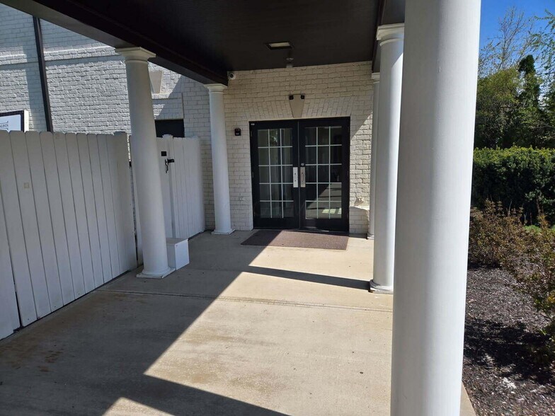 1085 E Johnstown Rd, Gahanna, OH à louer - Photo de l’immeuble – Image 2 sur 9