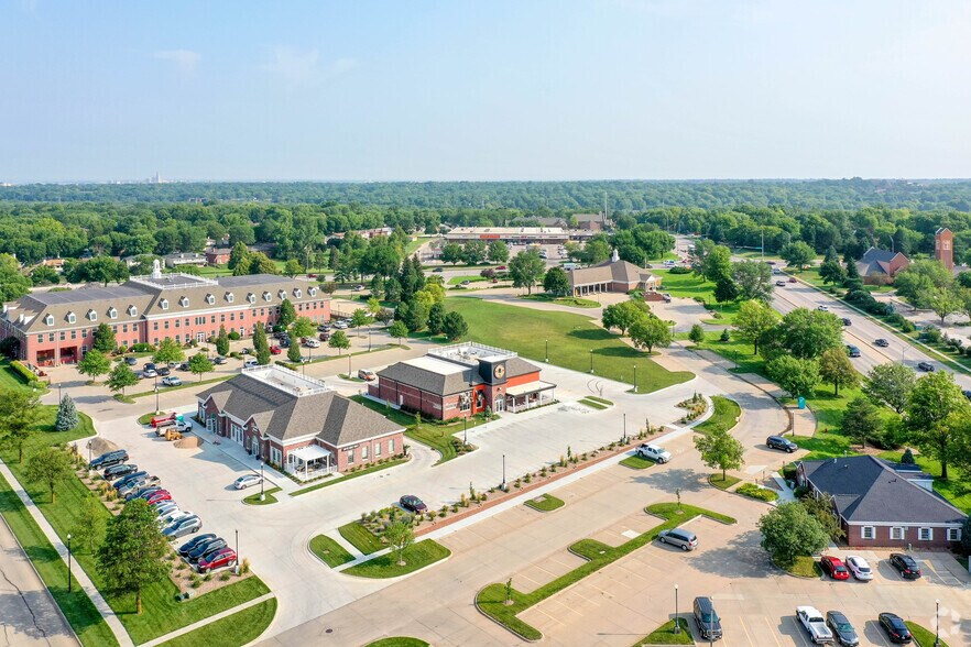 3845 Village Dr, Lincoln, NE à louer - Photo de l’immeuble – Image 3 sur 4